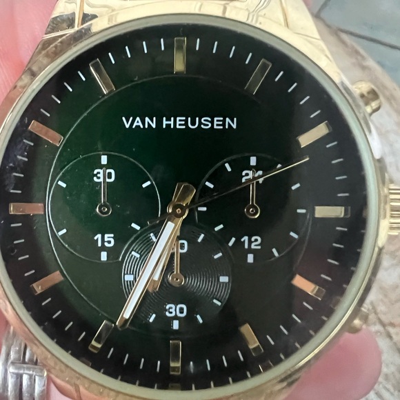 Men’s Van Heusen Gold Watch In Box Works VAN2123BU - Picture 3 of 7